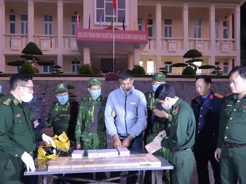 Người giữ mùa xuân nơi phên dậu Tổ quốc