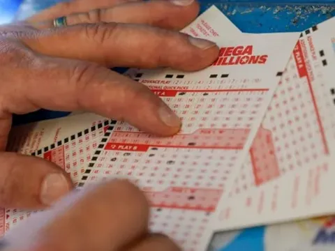 Vết trượt dài của người phụ nữ 2 lần trúng số độc đắc