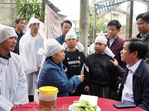 Vụ lật đò chở 7 người: Tìm thấy 2 ông cháu, sông Gianh phủ màu tang thương