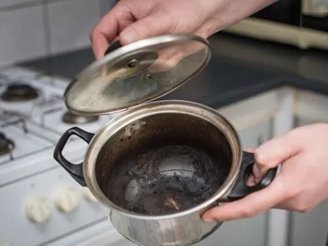 Nồi cháy đen cũng sạch bong chỉ trong vài phút, bí quyết ít người biết
