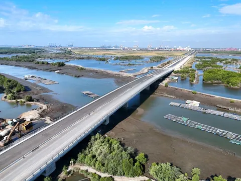 Hiện trạng đường nối siêu cảng Cái Mép với khu công nghiệp ở TP.HCM 0