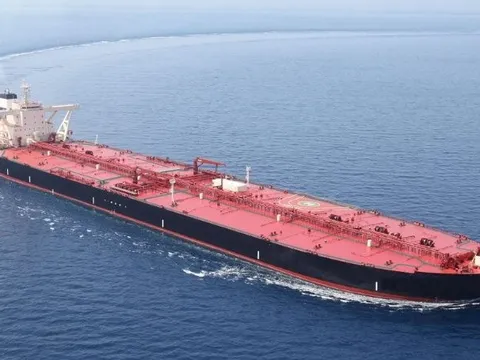Đang trên đường chở dầu đến Cuba, tàu của một quốc gia ‘cứu tinh’ bất ngờ dừng giữa Đại Tây Dương