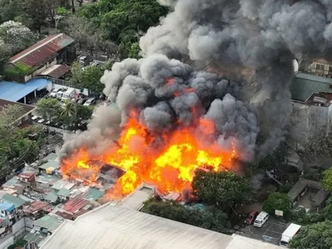 Bắt quả tang vợ ngoại tình, chồng phóng hỏa làm 300 căn nhà bốc cháy