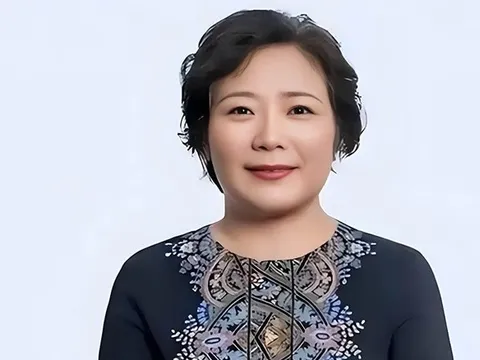 Từ cô gái quê đến nữ tỷ phú nhờ làm công việc "vừa lạ vừa quen"