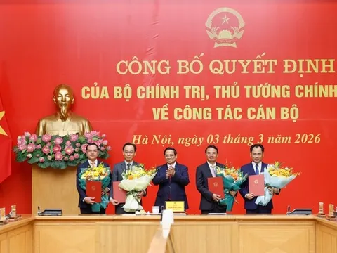 Công bố quyết định của Bộ Chính trị và Thủ tướng Chính phủ về công tác cán bộ
