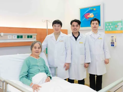 Làm chủ kỹ thuật khó trong không gian vài milimet, cứu sống bệnh nhân 73 tuổi có khối máu tụ nguy hiểm ở não
