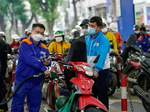 Giá xăng dầu toàn cầu tăng 3%, lợi nhuận lọc dầu tại một nước Đông Nam Á chạm đỉnh - là quốc gia xuất khẩu 2,3 tỷ USD xăng dầu sang Việt Nam