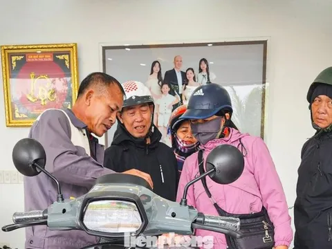 Giá xăng tăng cao, nhiều người đổ xô tìm mua xe điện