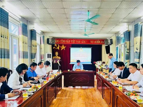 Phó Chủ tịch thường trực Hội Luật gia Việt Nam làm việc với Hội Luật gia tỉnh Điện Biên