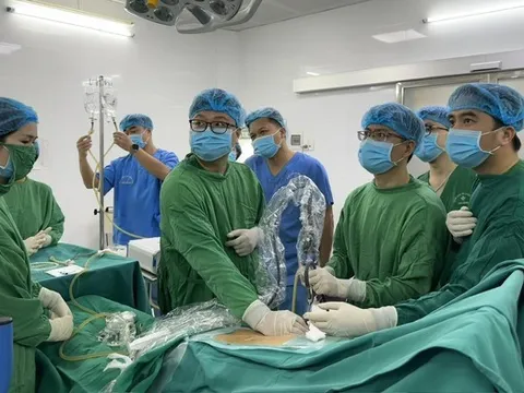 Hy hữu: Để thiết bị y tế trong bụng suốt 2 năm