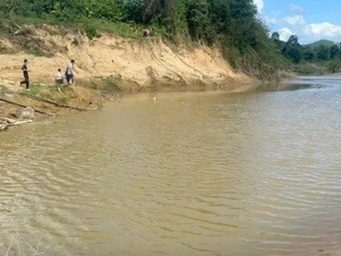 Rủ nhau tắm sông sau giờ học, học sinh lớp 3 không may đuối nước tử vong