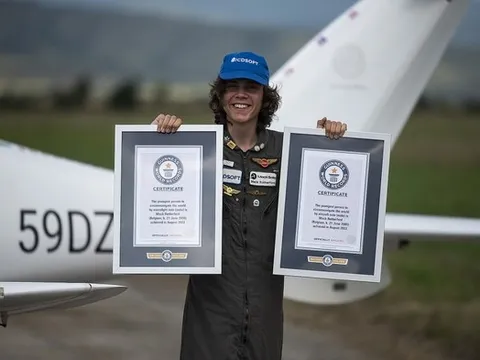 Phi công 16 tuổi lập kỷ lục một mình bay vòng quanh thế giới, điểm dừng tại Đà Nẵng gây bất ngờ