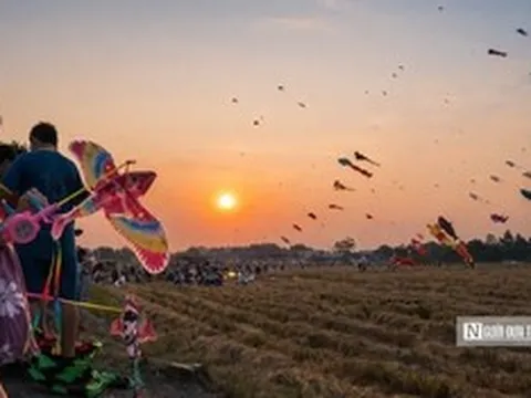 Nhộn nhịp điểm thả diều cuối tuần tại Gò Kén
