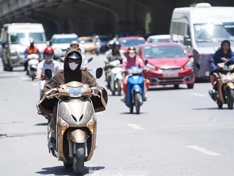 Nhiệt độ chạm ngưỡng 40°C: Chuyên gia cảnh báo loạt nguy cơ ảnh hưởng sức khỏe