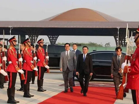 Thường trực Ban Bí thư về tới Hà Nội, kết thúc chuyến thăm Lào và Campuchia