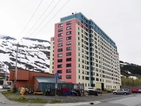 Nơi cư dân chỉ sống trong chung cư, về nhà trước 22h