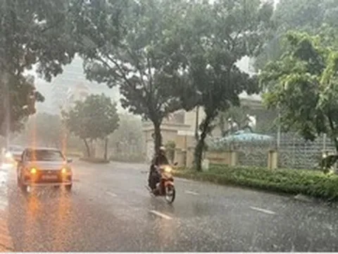 Không khí lạnh tràn xuống, Bắc Bộ mưa dông diện rộng, nguy cơ lốc, sét và mưa đá