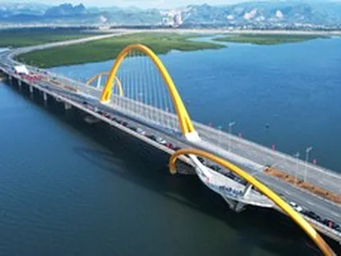 Quảng Ninh bàn phương án phát triển đô thị ven vịnh Cửa Lục