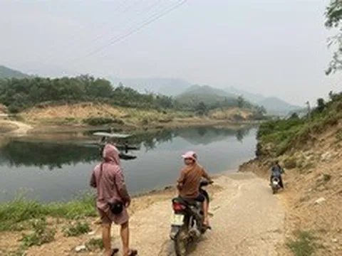 8 năm không có cầu và sự nhọc nhằn của nghìn nhân khẩu bên dòng sông Mã.