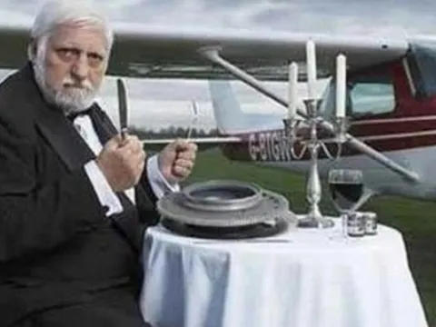 Dị nhân “Ngài Ăn Tuốt” khiến thế giới rùng mình