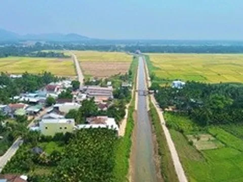 Sống bất an bên dòng kênh "tử thần"