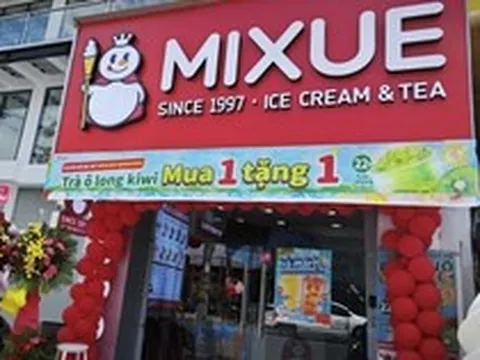 Thấy gì từ việc chuỗi trà sữa Mixue đóng hàng trăm cửa hàng?