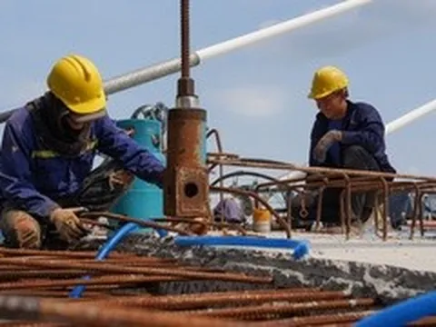 Tấp nập thi công 'nút thắt' cuối của cao tốc Bến Lức - Long Thành