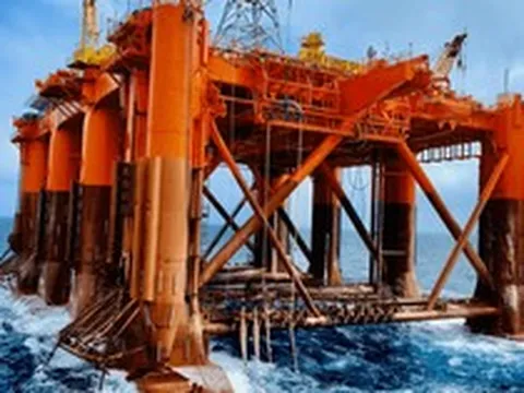 Khối thép siêu trọng sừng sững giữa Biển Đông: Cuộc "trỗi dậy tỷ USD" ngoạn mục của ngành dầu khí Việt