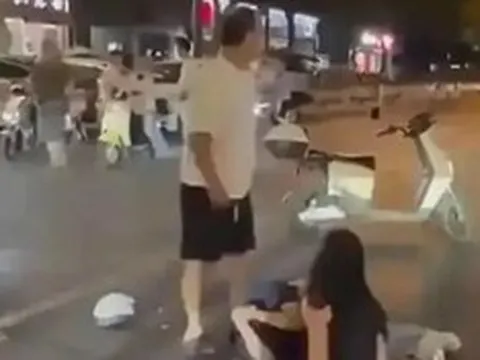 Bị bắt quả tang ngoại tình trước khách sạn, vợ có thái độ khiến chồng "sôi máu"