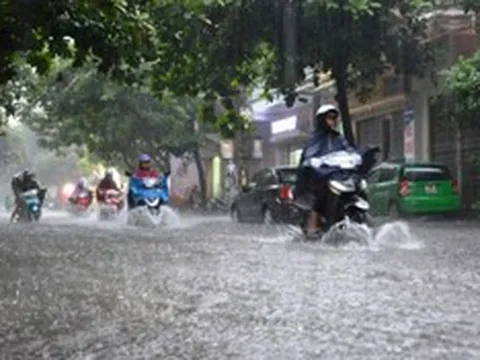 Chiều nay (29/5), Hà Nội tiếp tục có mưa to sầm sập, nhiều tuyến phố đối mặt nguy cơ ngập sâu