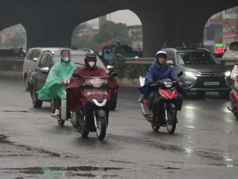 Đang nắng oi bức, miền Bắc bất ngờ đón không khí lạnh hiếm gặp, nơi nào mưa dông mạnh nhất?