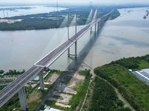 Cầu dây văng có tĩnh không cao nhất Việt Nam 'nằm chờ' cao tốc thông tuyến