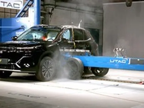 Geely thử nghiệm vượt chuẩn an toàn Euro NCAP tại Pháp, ra mắt AI tự lái tại Bắc Kinh