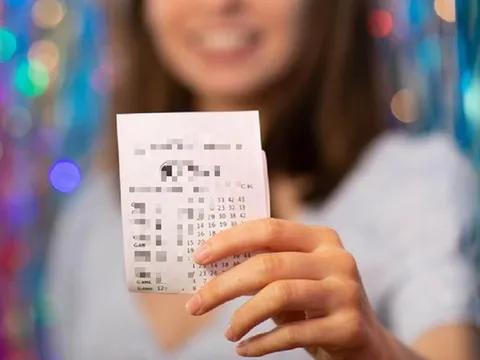 Cô gái trúng số 35 tỷ liền tặng hàng xóm 174 triệu và cái kết