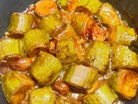 Chuối kho nguyên miếng – Món ăn hot trend gây bất ngờ bởi vị bùi, dẻo, đậm đà