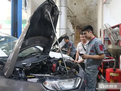 Gara ô tô quá tải sau mưa lớn và lời cảnh báo "đắt giá" từ thợ sửa xe