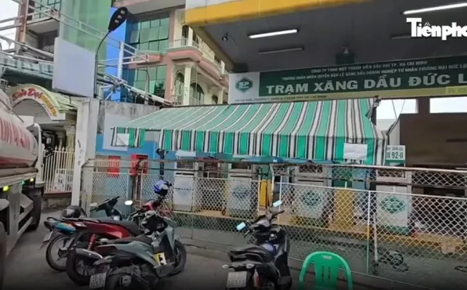 Lật tẩy 'công xưởng' sản xuất xăng RON A95 giả ở TPHCM