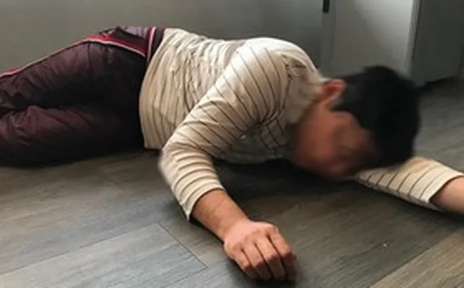 Nam sinh 19 tuổi liệt nửa người vì thói quen “cực độc” với điện thoại