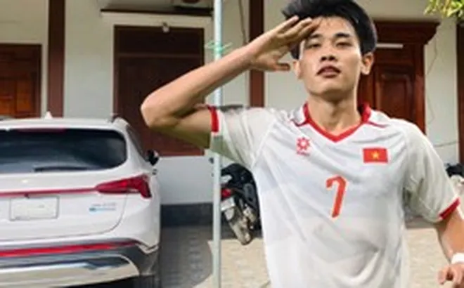 Chiếc xe hơn 1 tỷ tặng bố mẹ của Đình Bắc