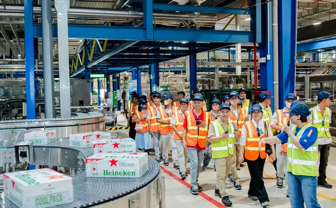 Đối tác tham quan nhà máy Heineken tại Đà Nẵng